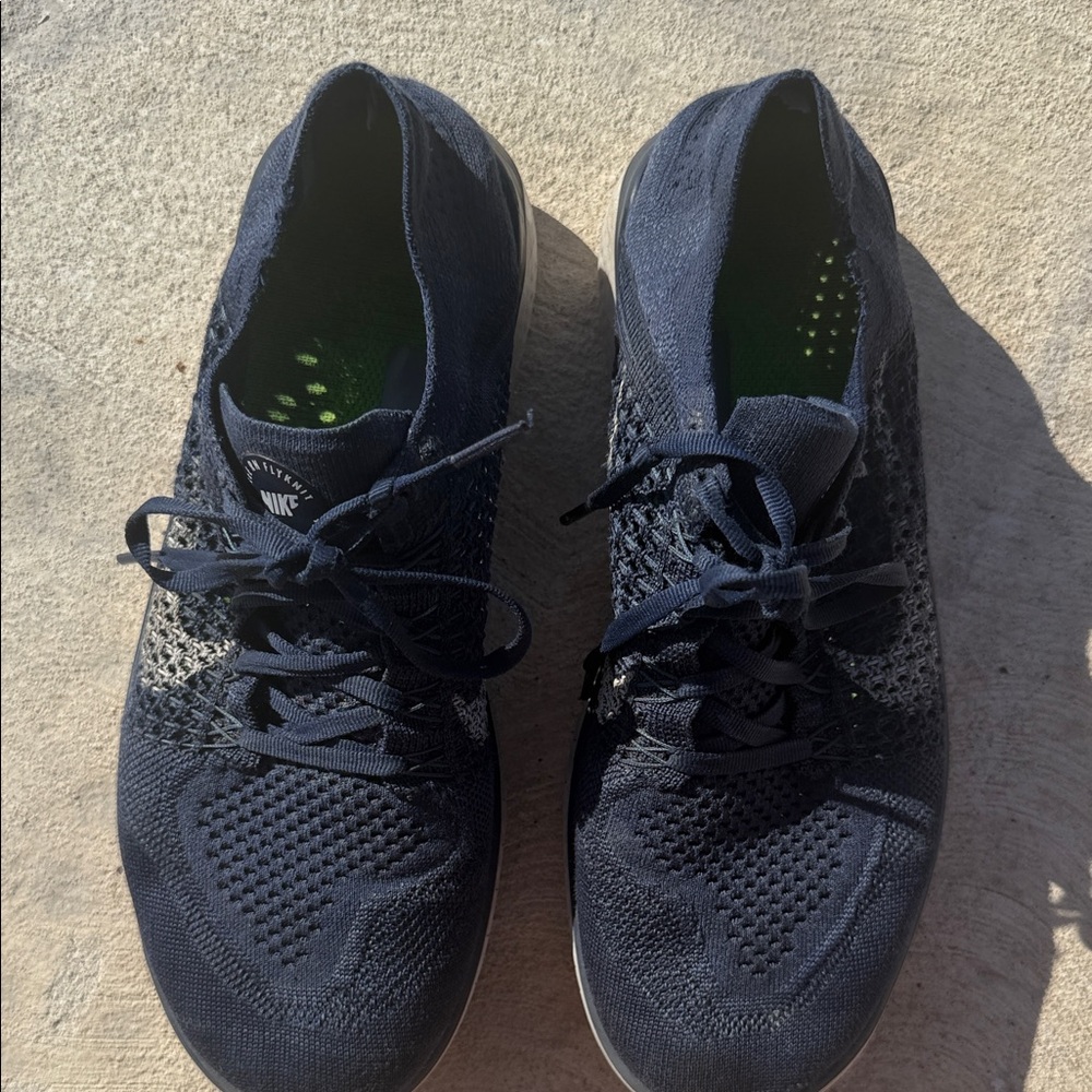 Nike Black and Gray Athletic Shoes - Picture 6 of 6